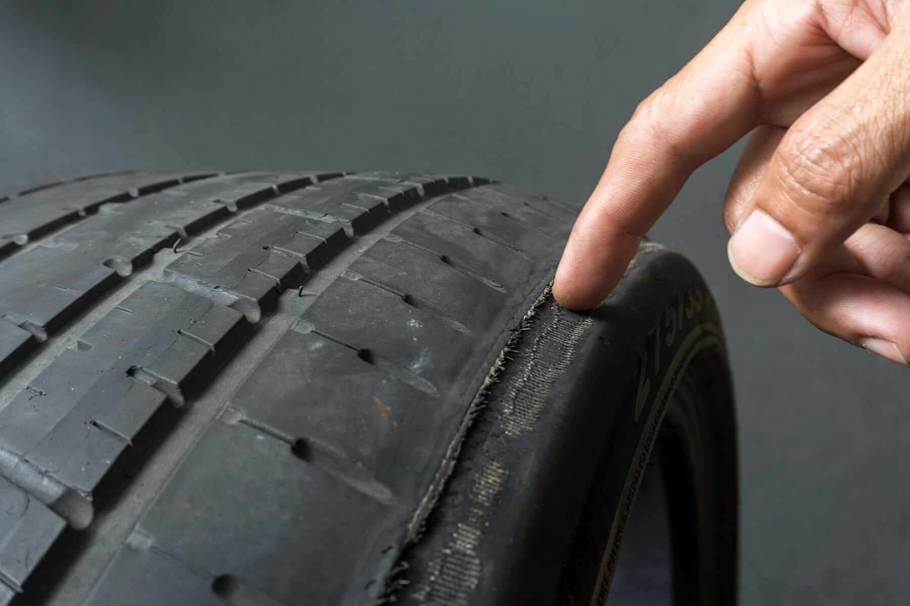 Warning Signs That You Need a Tyre Replacement