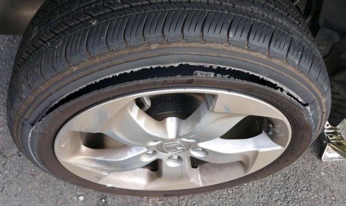 Common Tyre Failures That Lead to Roadside Breakdowns