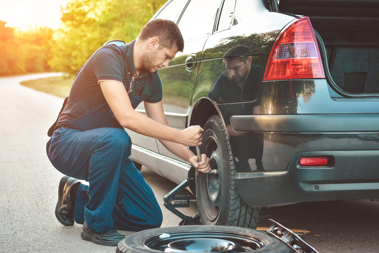 UK Motorway Breakdowns: How QuickTyreFix.co.uk Provides Fast Tyre Fixes Anywhere