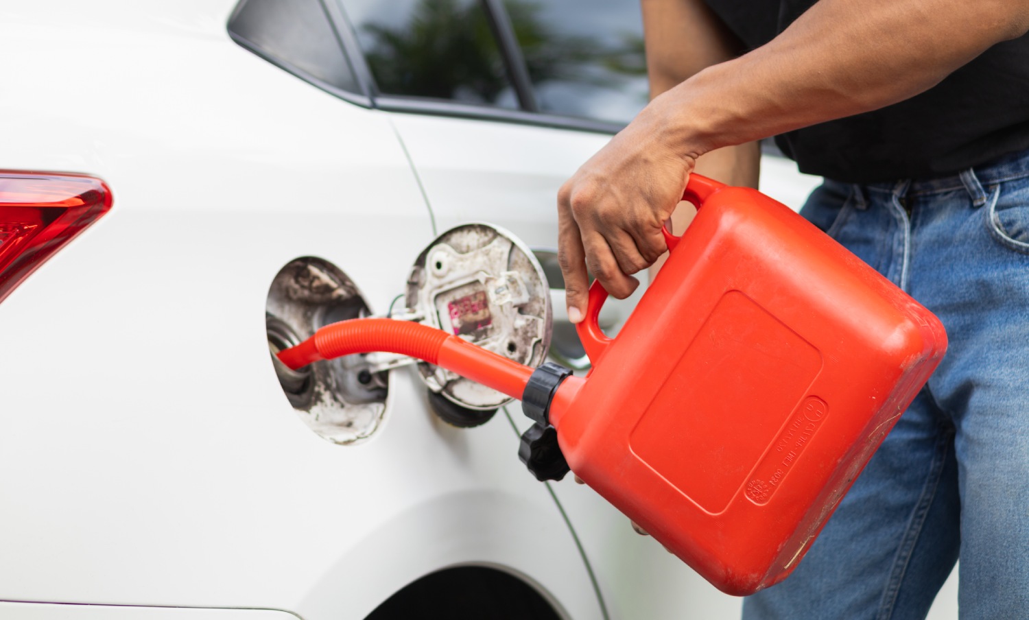 The Complete Guide to 24/7 Emergency Fuel Delivery with Quick Tyre Fix