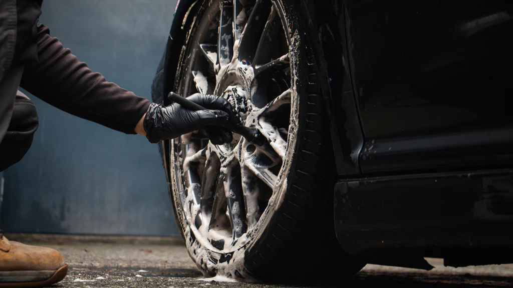 How to Deep-Clean Wheels on High-Mileage Cars